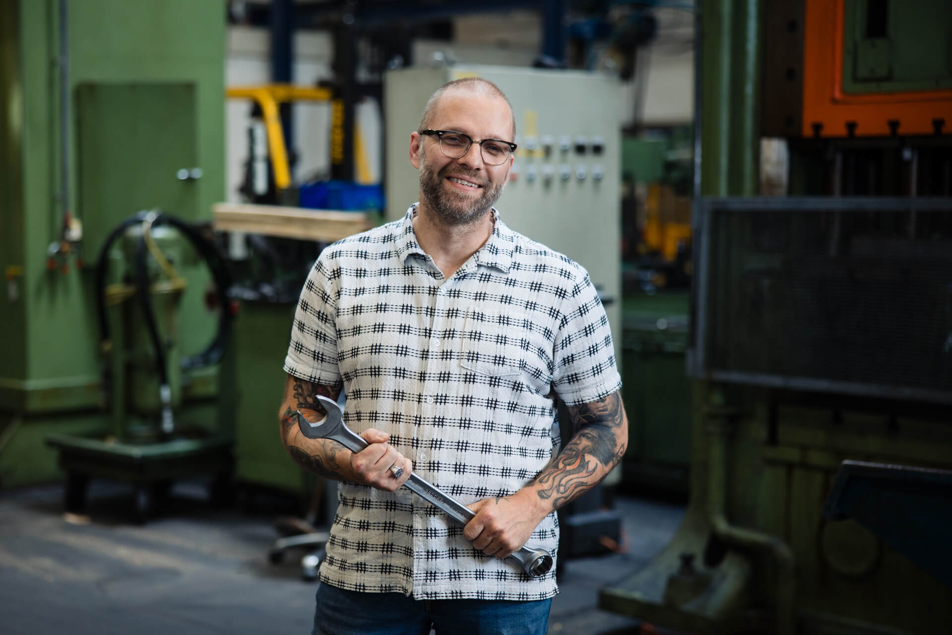 Medewerker met gereedschap.jpg